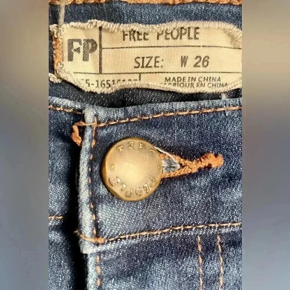 Free People distressed frayed mid rise trendy medium wash ankle denim jean 26 - Picture 3 of 4